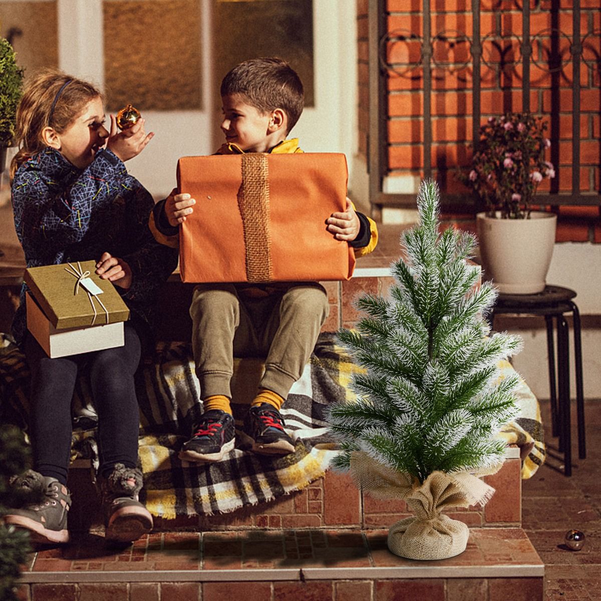 Coast Mini Künstlicher Weihnachtsbaum - Tischplatte mit Zementständer - Leinentuch - 50 cm - Grün mit Weiß