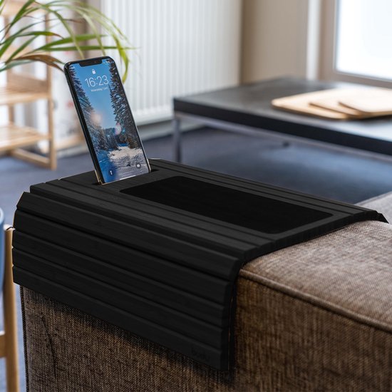 Budu Armlehnentablett für Sofa Schwarz - Flexibel - Armlehnenorganisator - Bambusholz - Rutschfest - Telefonhalter