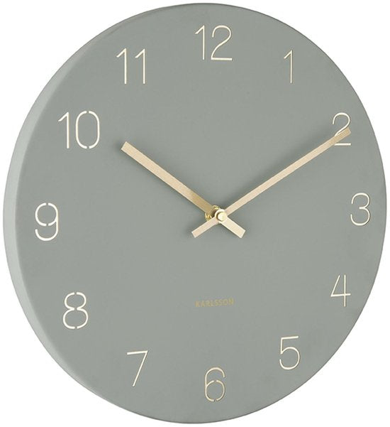 Karlsson Wanduhr „Charm“ – Gravierte Ziffern, Dschungelgrün – Small – Ø 30 cm – Wanduhr im skandinavischen Stil