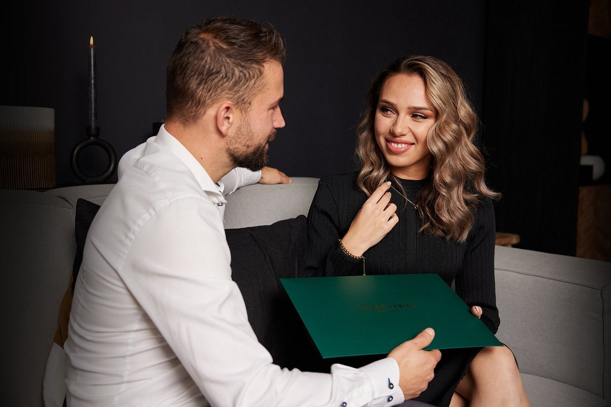 Laura Ferini Verstellbarer Damenring Silber - Runder Siegelring - Silber Damenschmuck - Wasserfester Edelstahl - Edelstahlschmuck - Accessoires