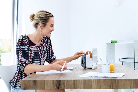 Beurer LV 50 Fresh Luftkühler – Luftkühler & Tischventilator – Kompakt – Tragbar – 3 Geschwindigkeitsstufen – Inkl. Flasche und Micro-USB-Kabel – 3 Jahre Garantie – Weiß
