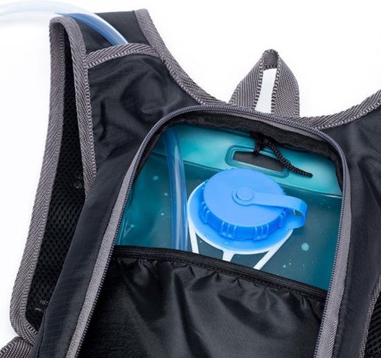 Trinkrucksack mit Trinksystem - Inklusive 2-Liter-Wasserbeutel - Schwarz