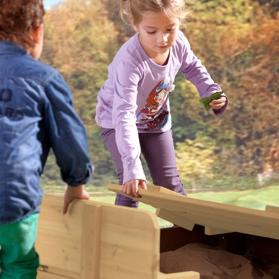 AXI Ella XL Holzsandkasten in Grau/Braun – mit Sitzbänken und Abdeckung – FSC-Holz – 120 x 120 x 20 cm – Sandkasten für Kinder