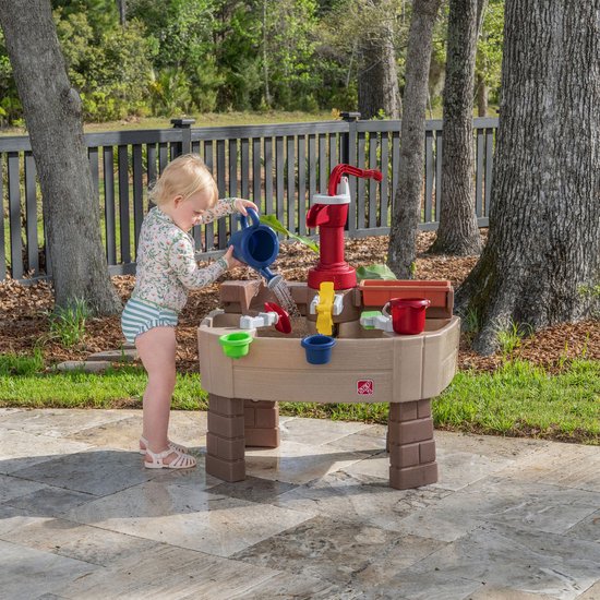 Step2 Pump & Splash Discovery Wassertisch – Mit Wasserpumpe und 8 Zubehörteilen – Wasserspieltisch für Kleinkinder – Spielzeug für draußen ab 2 Jahren – Aktivitätstisch mit Wasser für den Garten / den Außenbereich