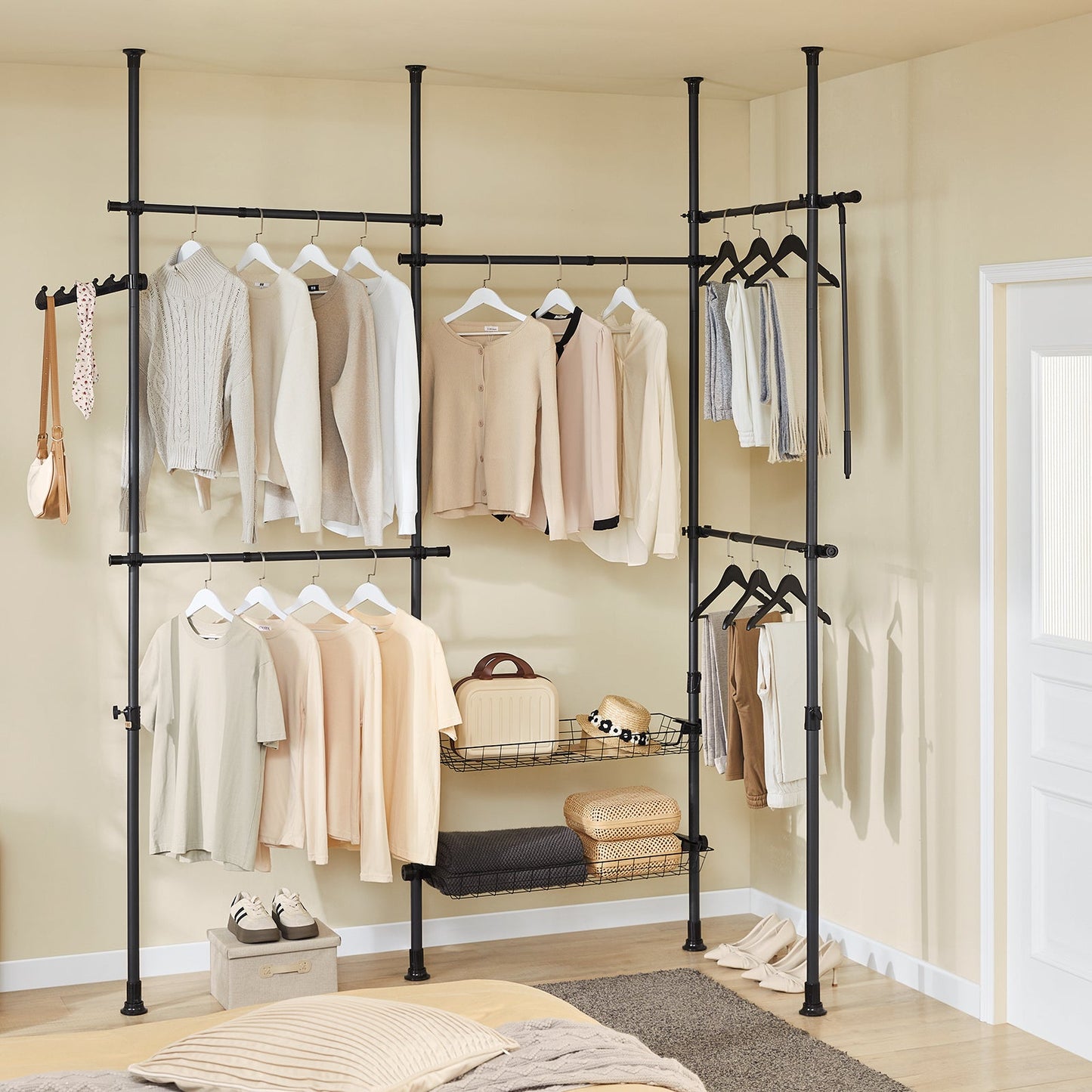 SoBuy Teleskop-Kleiderständer KLS04-II-SCH - 209-311 × 200-295 cm - Schwarz - Verstellbarer offener Kleiderschrank mit Stangen und Fachböden