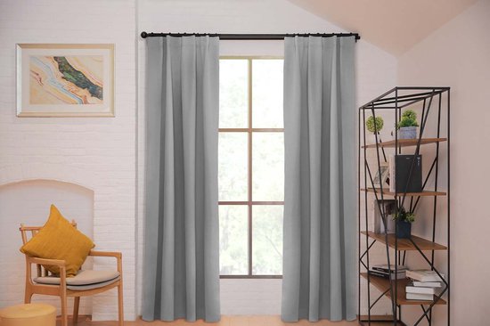 Larson - Luxuriöse Verdunkelungsvorhänge - mit Haken - 1.5m x 2.5m - Hellgrau