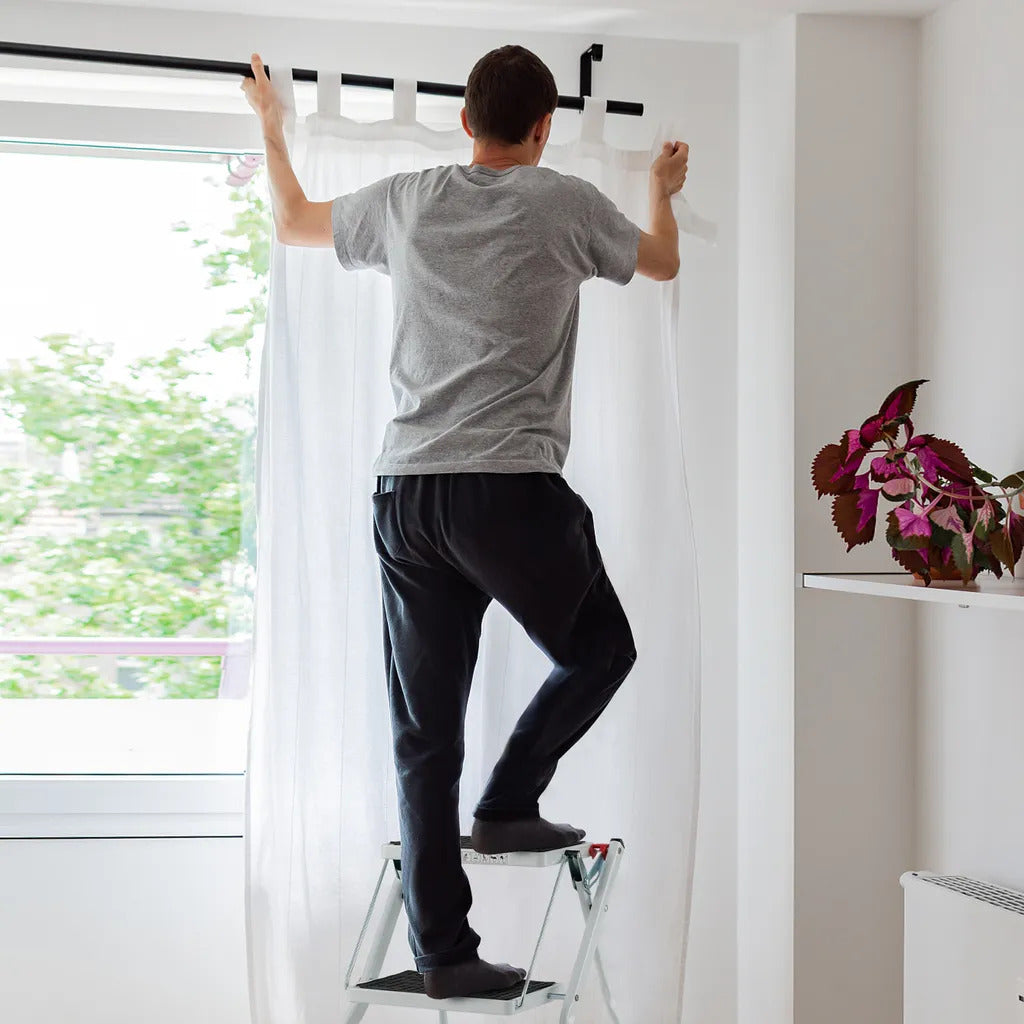 COSTWAY Klapptritt mit 2 Stufen, klappbare Stufenleiter, 20 cm breit, Belastung bis 150 kg, Klappleiter mit Tragegriff & rutschfester Stufe, Heimbüro-Garagenleiter