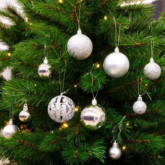 Giftsome Silbernes Weihnachtskugeln-Set – 101 Weihnachtskugeln aus Kunststoff – inkl. silberner Spitze – Weihnachtsdekoration – 3/4/6 cm