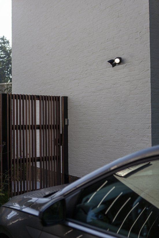 LUTEC Shrimp – LED-Sicherheitswandleuchte für den Außenbereich – PIR-Bewegungssensor – Tag-/Nacht-Sensor – Hochwertiges Aluminium – Zweikopfausführung – 1700 lm starkes Licht – 4000 K hellweißes Licht – Mattschwarz