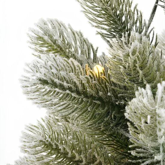 Black Box Trees Nagoya Kunstweihnachtsbaum mit Beleuchtung – Kunstbaum H 90 x T 42 cm – Kunstweihnachtsbaum mit verschneiten Zweigen – im Kunststofftopf – Weihnachtsdekoration für den Innenbereich – mit Batterie und Zeitschaltuhr – 175 Zweige