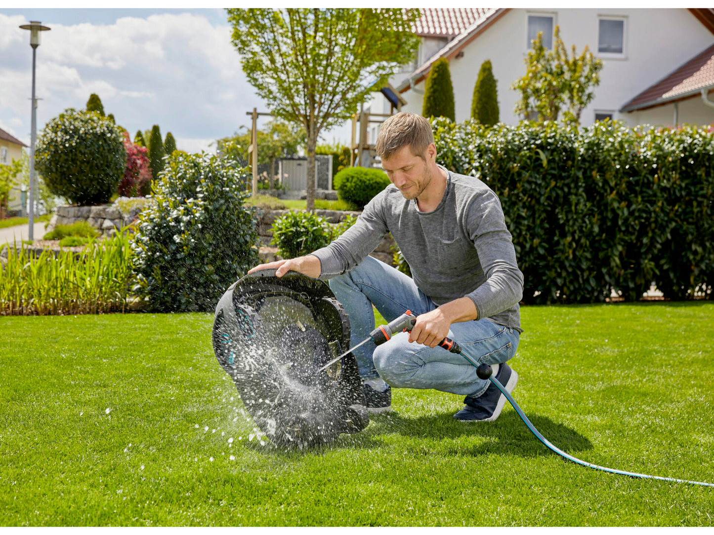 Gardena Sileno Life 850 Mähroboter 18V Li-Ion 850m² - 78,5 x 59 x 33,3 cm - Grau/Blau