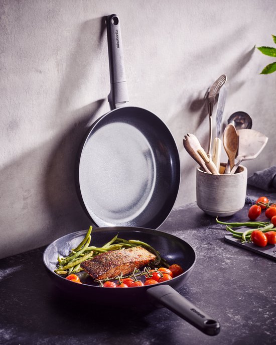 Brabantia NERO Wokpfanne – Ø 30 cm – 100 % PFAS-frei – 100 % recycelt – Keramik-Antihaftbeschichtung – Für Induktionsherde geeignet