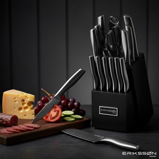 Erikssøn Kitchen 16-teiliges Messerset mit Messerblock – BPA- und PFAS-frei – mit Block, Messerschärfer und Schere – Küchenmesser – Kochmesser – Fleischmesser – kratzfest – 3Cr13-Edelstahl – schwarz