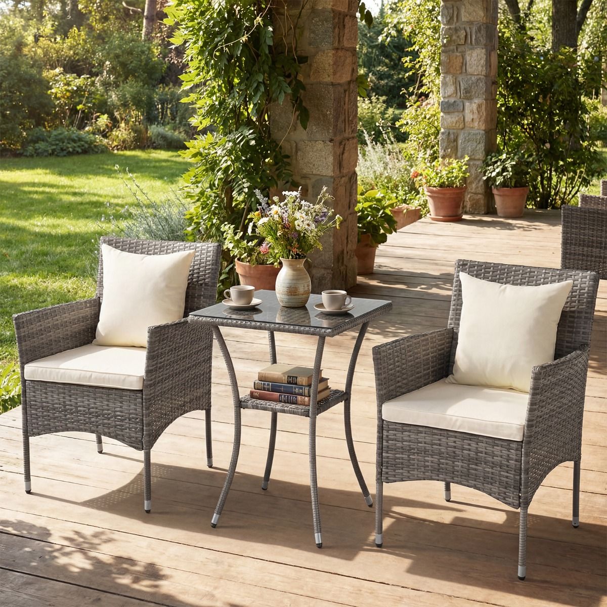 Coast 3-teiliges Gartenset – 2 Rattan-Gartenstühle mit Kissen – Beistelltisch mit gehärtetem Glas – Grautöne
