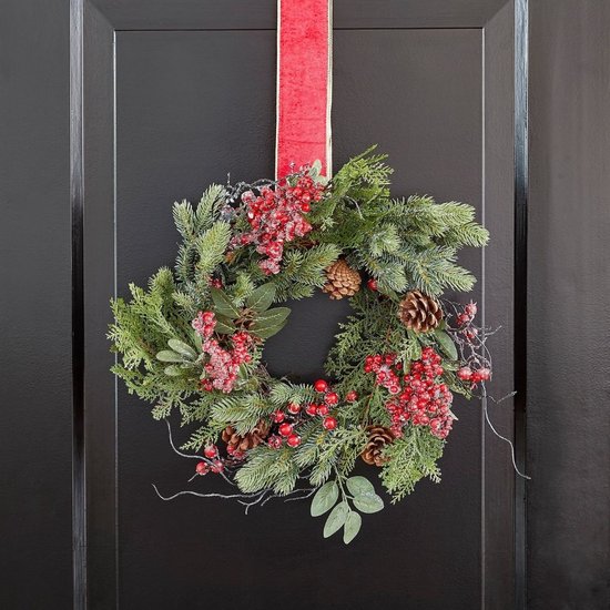 Mica Decorations Randell Weihnachtskranz – Weihnachtsdekoration mit Schneeeffekt – Einfach aufzuhängender Türkranz – Dekoration mit Beeren und Tannenzapfen – Ø 50 cm – Rot