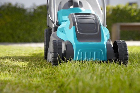 GARDENA Powermax 32 Rasenmäher – Schnittbreite 32 cm – Rasenflächen bis zu 200 m²