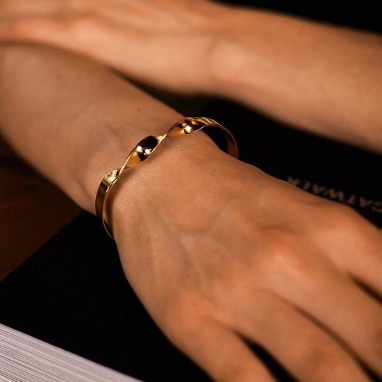 Laura Ferini Damenarmband Sera Gold - Gold Armreif - 18K Gelbgold vergoldet - Schmuck - Accessoires - Schmuck - Damenarmband - Gold