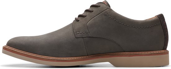 Schlichte Spitzenschuhe mit Lederfutter