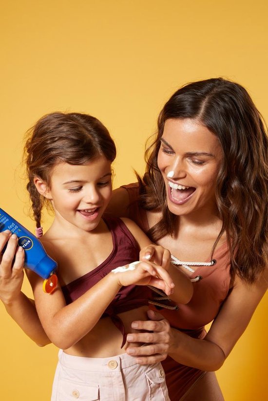 NIVEA SUN Kids Ultra Sonnencreme LSF 50 für Kinder – LSF 50+ – Sehr wasserfest – Sonnencreme für Gesicht und Körper – 150 ml