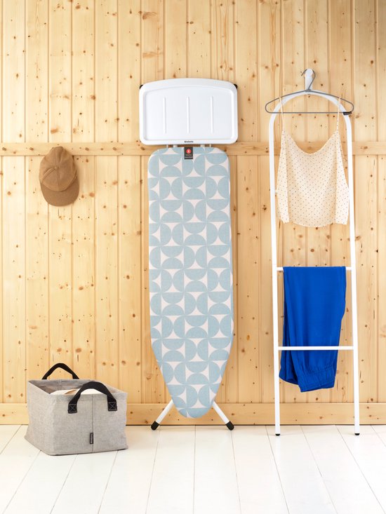 Brabantia Perfect Flow Bügelbrett B – mit Halterung für die Dampfeinheit – 124 x 38 cm – Fresh Breeze