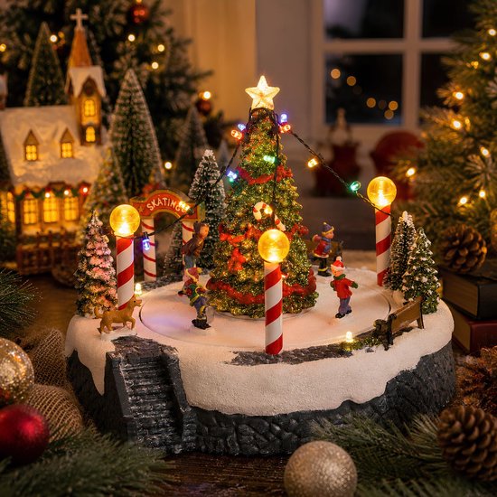 Luville Weihnachtsdorf: Weihnachtsbaum-Szene mit Eislaufbahn – Weihnachtsdekoration mit beweglichen Figuren und LED-Beleuchtung – batteriebetriebene Girlande – Weihnachtsgirlanden für den Innenbereich – 22 x 22 x 18,5 cm – Weiß