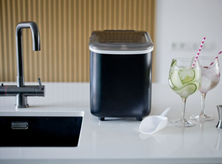 QLT Eiswürfelmaschine - Kompakt und effizient - 8-10 kg Eis pro 24 Stunden