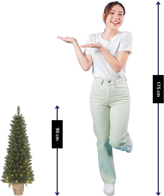 Black Box Trees Gerlos Kunstweihnachtsbaum mit Beleuchtung – Kunstbaum H 90 x T 41 cm – Kunstweihnachtsbaum im Jutesack – Weihnachtsdekoration für den Innenbereich – 108 Zweige – Grün