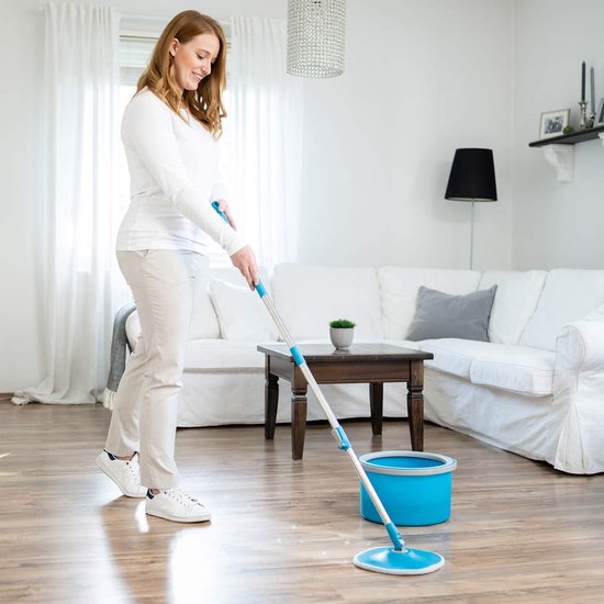 Livington Clean Water Spin Mop Frischwasser-Wischsystem inklusive Reinigungsmittel und Pads – trennt Schmutzwasser von Sauberwasser – Wischmopp für jeden Bodenbelag – um 360° drehbarer Wischkopf – Versandhandelsausgabe