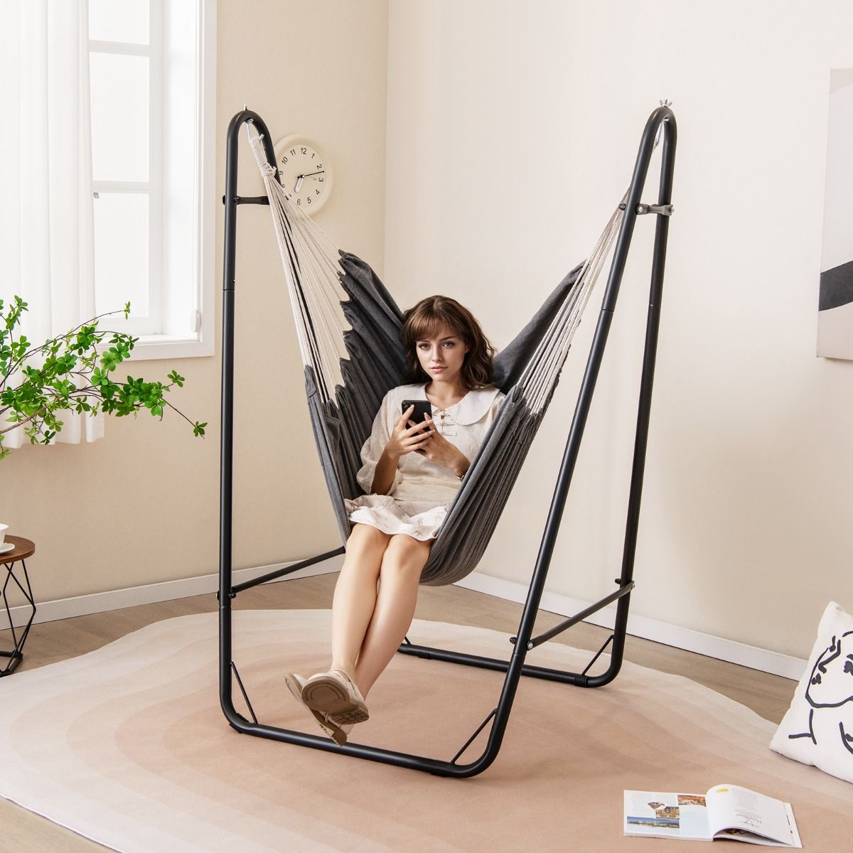 Coast Hängesessel mit Ständer – Sitzfläche aus Baumwolle und Polyester – Seitentaschen – Grau – 130 x 87 x 161 cm