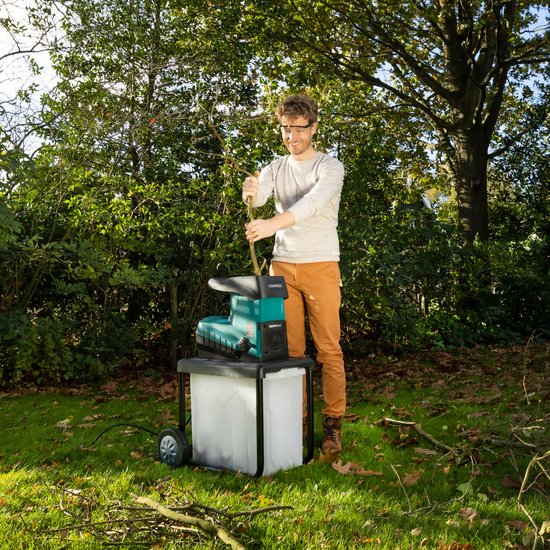VONROC - Gartenhäcksler - Leise - 2800W - für Äste bis zu Ø45mm - Inkl. 60L Auffangbehälter & Schiebestock - Grün/Schwarz