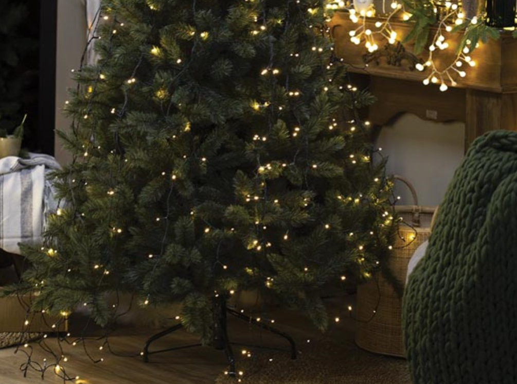 Vellight Atria LED-Weihnachtsbeleuchtung für den Baum – Weihnachtsbaumhülle – Ausgestattet mit einem praktischen Ring mit Lichterketten, energieeffizienten LEDs und einem wetterfesten Adapter – Für den Innen- und Außenbereich – Grün, Kupfer und Kunststoff