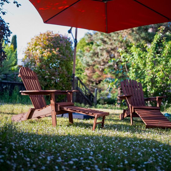 AXI Alexa Adirondack Stuhl Coffee – Mit Fußhocker – Loungesessel aus Holz mit Armlehnen – Zusammenklappbar – Hohe Rückenlehne – Gartenstuhl – 147 x 78,5 x 89 cm – 100 % FSC-zertifiziertes Hemlock-Holz