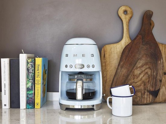 SMEG DCF02PBEU Filterkaffeemaschine – Kaffeemaschine – 10 Tassen – Warmhaltefunktion 40 Min. – Aromaeinstellung – Programmierbare Startfunktion – 50er-Jahre-Stil – Pastellblau