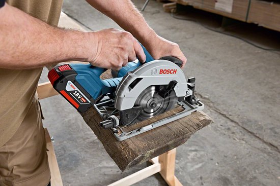 Bosch Professional GKS 18V-57 G – Akku und Ladegerät nicht im Lieferumfang enthalten, 1x Sägeblatt „Standard for Wood“ 165 mm, Absaugadapter, Innensechskant, Parallelanschlag