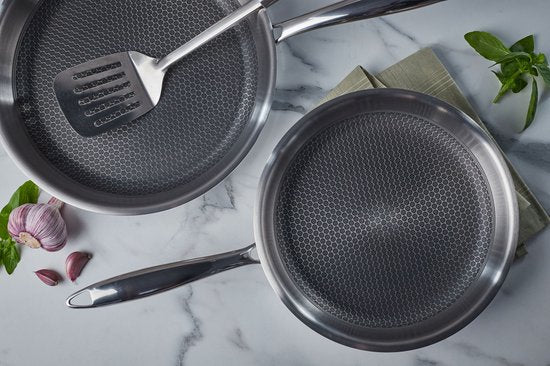 Resto Altair Bratpfanne - Ø24 cm - Dreischicht-Edelstahl - Wabenförmige Antihaftbeschichtung - Induktion - Backofenfest