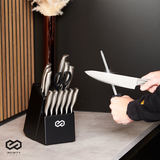 Infinity Goods - Messerset mit Messerblock - 16 Teile - mit Block, Messerschärfer und Schere - kratzfest - Edelstahl - Silber/Schwarz