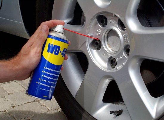 WD-40® Multi-Use Product Classic – Vertreibt Feuchtigkeit – Behebt Quietschen und Knarren – Schützt vor Rost und Korrosion – Entfernt Schmutz – Silikonfrei – 100 ml