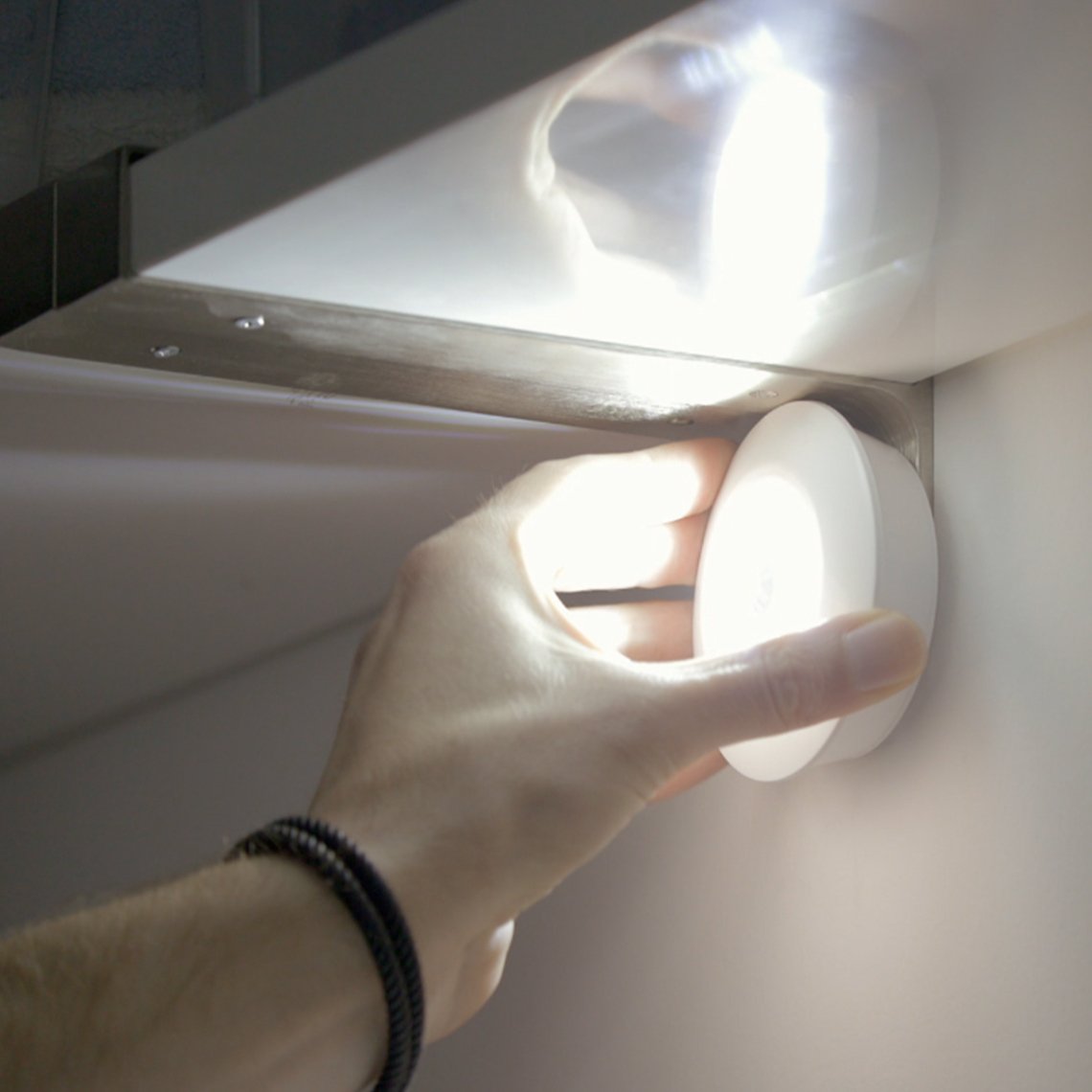 HandyLUX LED-Decken- und Wandleuchten-Set – Kabellose Montage – Bewegungssensor – 120 Lumen Leuchtkraft – 4 Stück