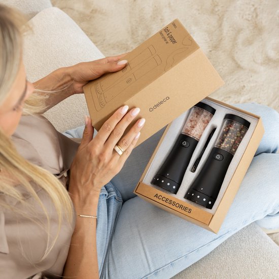 Deleca Elektrisches Pfeffer- und Salzmühlenset Gustaro - 130ml Speicherkapazität - Luxuriöses Salz- und Pfeffermühlenset - Einstellbares Mahlen - USB Wiederaufladbar / Schwarz