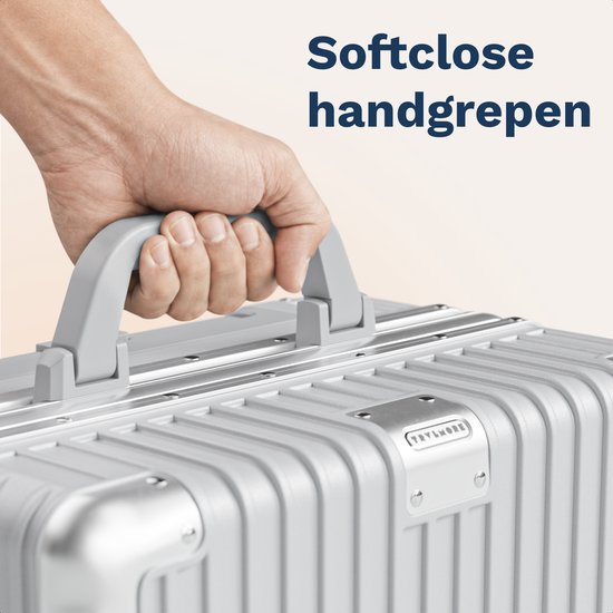 TRVLMORE Premium-Reisekoffer, mittelgroß – 65 x 43 x 26 cm – 360°-Spinner-Rollen – Doppeltes TSA-Zahlenschloss – Polycarbonat – Ohne Reißverschluss – 72 Liter – Silber