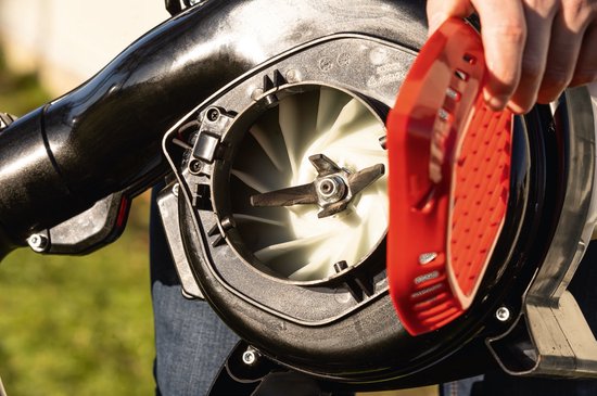 Scheppach 3-in-1-Benzin-Laubbläser LBH3500P – 25,4 cm³ – 900 W – 1,2 PS – Laubsauger, Laubbläser & Häcksler – Ausblasgeschwindigkeit 260 km/h – 790 m³/h – 50-Liter-Auffangbeutel
