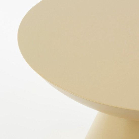 Mica Decorations Celise – Beistelltisch mit großzügiger Tischplatte für den Innenbereich – Couchtisch mit robuster und stabiler Konstruktion – Nachttisch in einer für das Wohnzimmer geeigneten Größe – H 44 x Ø 59 cm – Beige