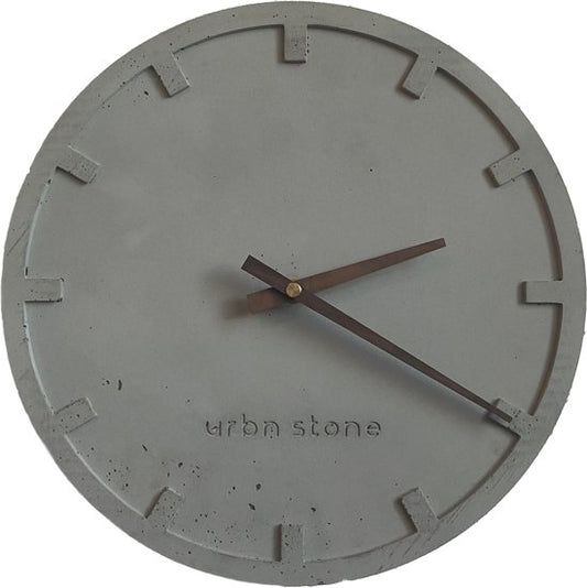 Urbn Stone Betonuhr - stille minimalistische Uhr Ø32 - handgefertigt mit Holzzeigern - leises Uhrwerk
