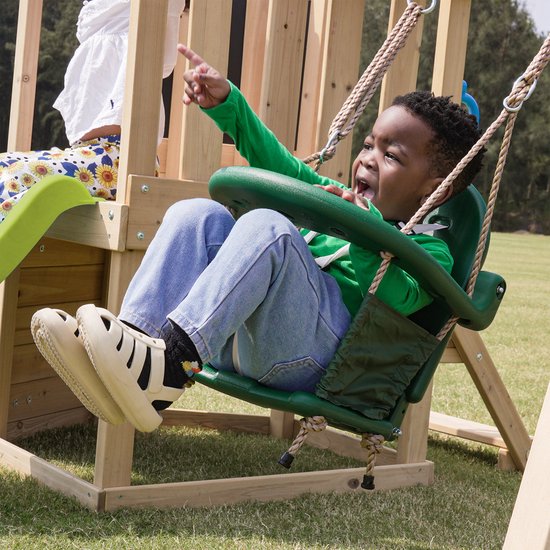 AXI Timo Mini-Spielgerät mit Babyschaukel, Kletterwand und Kreidetafel – Rote Rutsche – FSC-Holz – Kleines Spielgerät für den Garten / den Außenbereich
