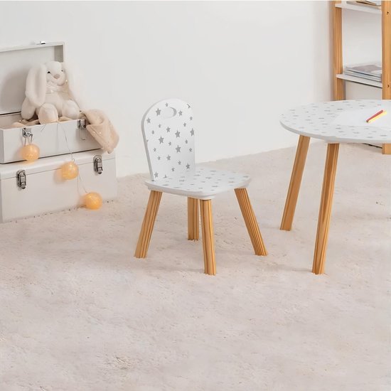 Weißer Kinderstuhl mit Motiv