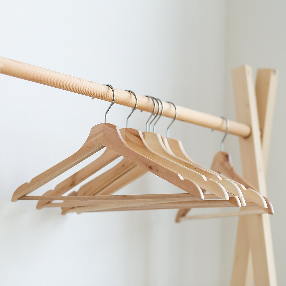 LifeGoods Kleiderbügel - Mit Hosenstange - Hartholz - Natürlich - 30 Stück