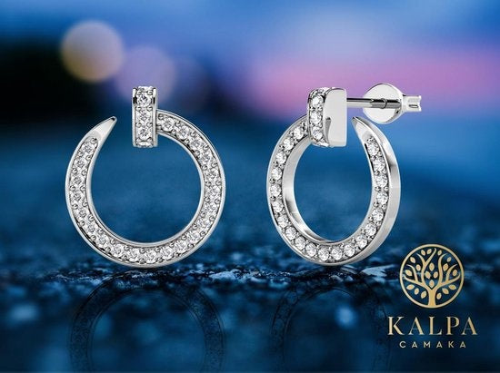 Yolora Damen Ohrringe mit Kalpa Camaka Kristallen - Silber - 18K Weißgold vergoldet - Damen Ohrstecker Silber - Ohrstecker - Schmuck - Luxuriöse Geschenkbox - Geschenkbox - Exklusive Geschenkbox - Schöne Geschenkverpackung