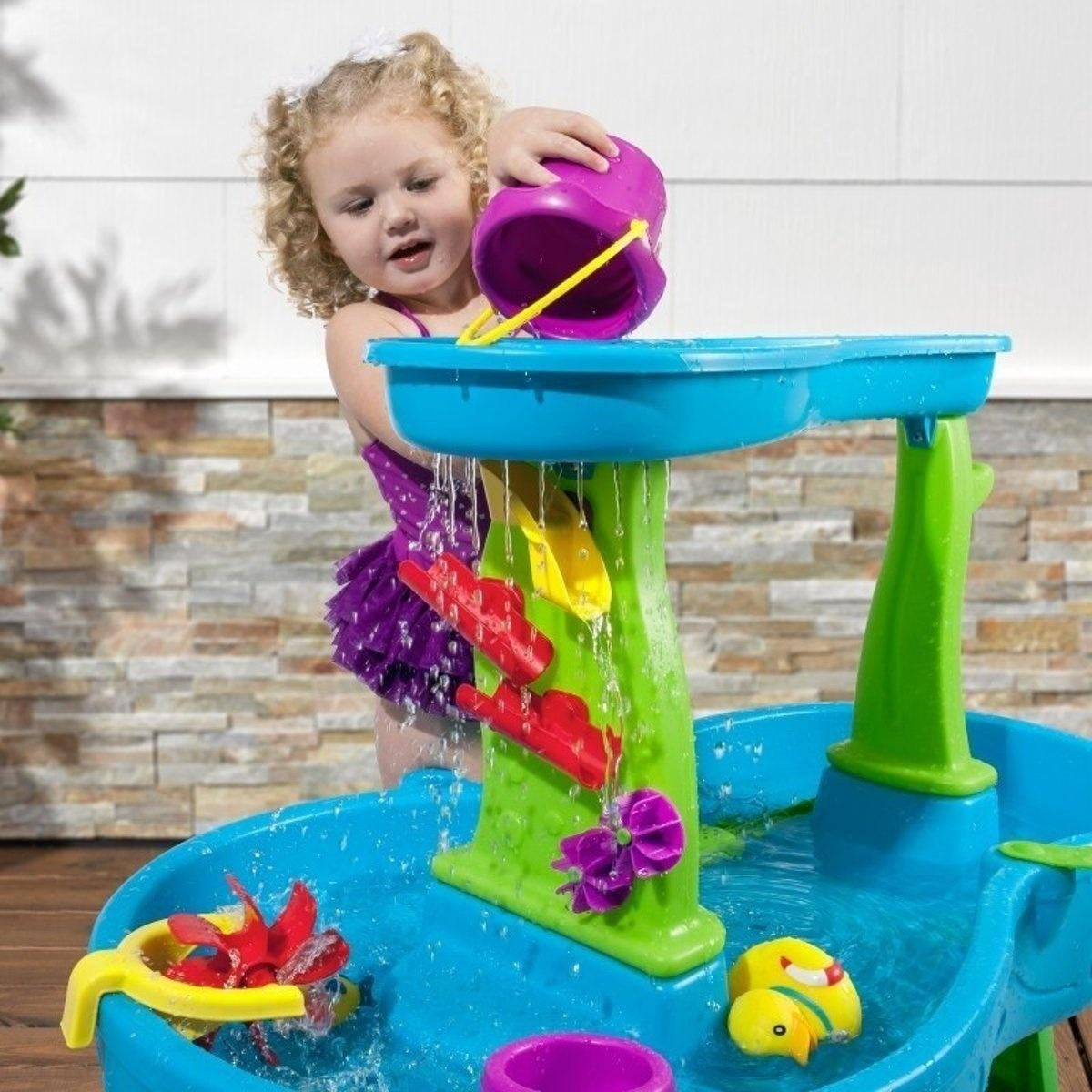 Step2 Rain Showers Splash Pond Wassertisch - Mit 13-teiligem Zubehörset - Wasserspielzeug für Kinder - Spieltisch mit Wasser für Garten/Außenbereich
