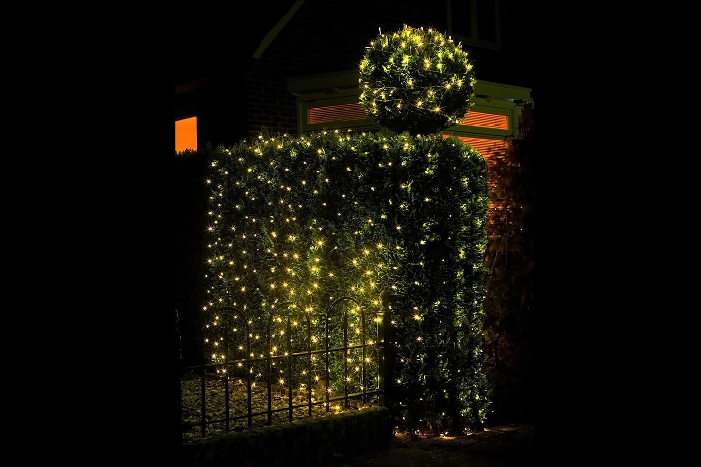 Deuba-Weihnachtslichternetz mit 160 warm-weißen LEDs | für den Innen- und Außenbereich | 200 x 150 cm | MIT Fernbedienung