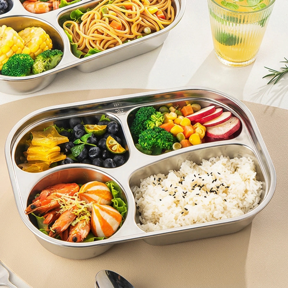 Maxcook Bento-Lunchbox – 4 Fächer – Edelstahl 316 – Weltraumdesign – MCWA5499-Behälter mit Deckel mit Weltraum-Astronauten-Motiv, tragbarer Lunchbehälter für das Büro oder ein Picknick MCWA5499